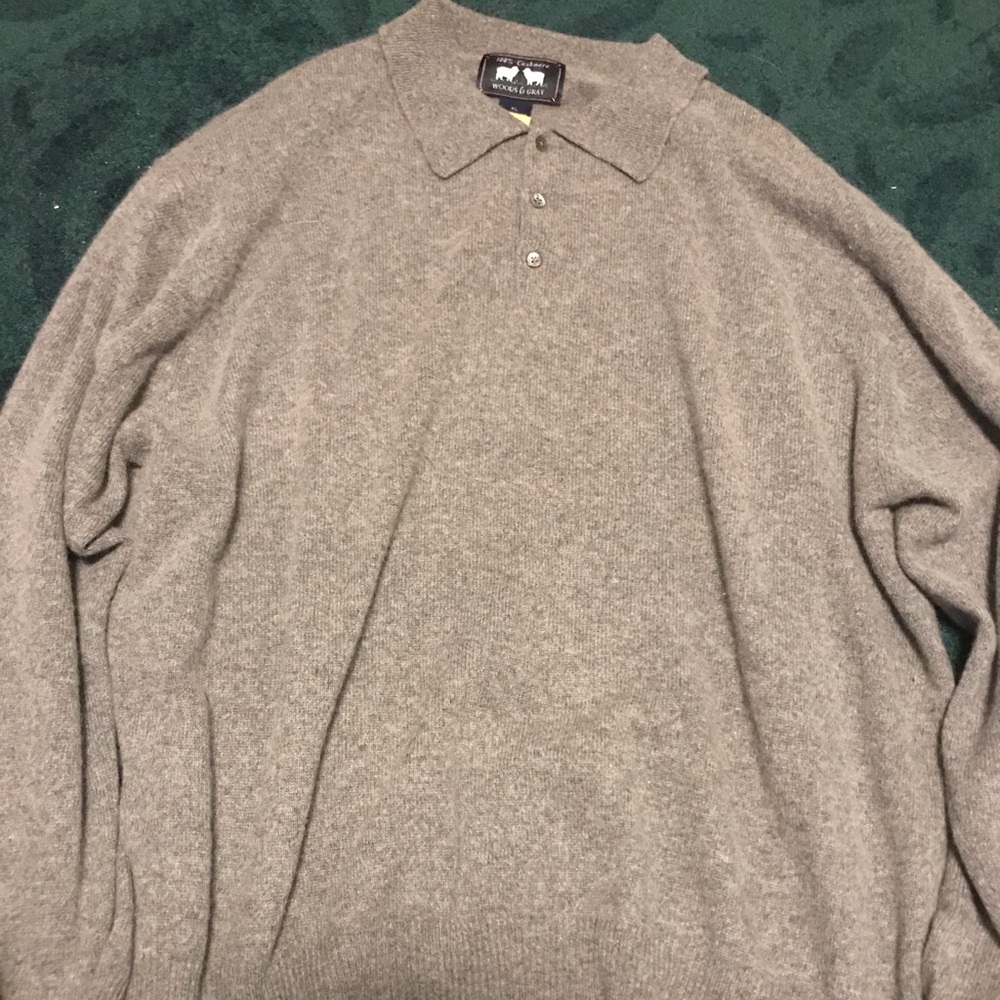 Oversized 90s sweater.